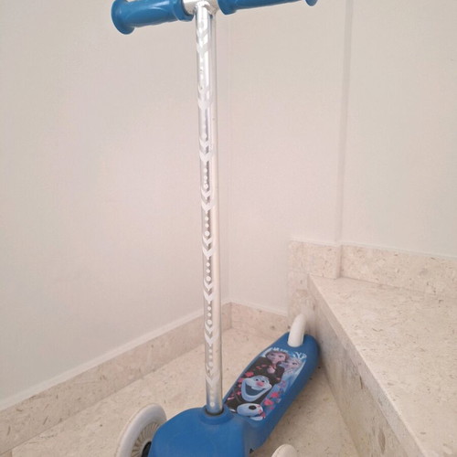 Used children's scooter FROZEN GIFT Helmet