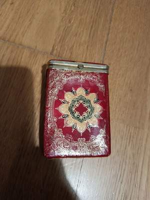 Δερμάτινη ταμπακιέρα vintage μεταχειρισμένη με μαγνητικό κούμπωμα