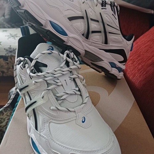 Asics athletic shoes new, size 46, white