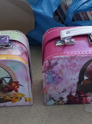 Nicki lunchboxes for children pack, one with slight damage