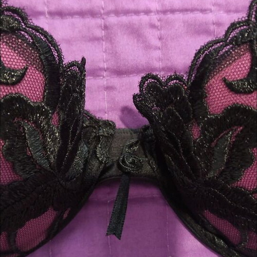 Triumph luxury bras like new, set of 2, white and black with lace