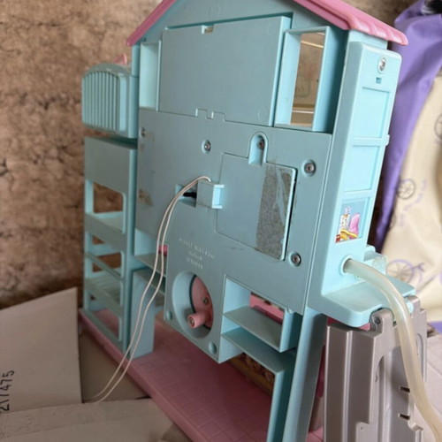 Mattel Barbie veterinary clinic used in good condition