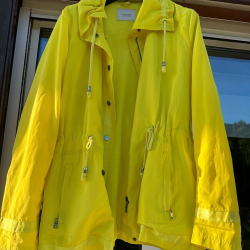 Sarah by Sarah Lawrence windbreaker like new, size 42, yellow