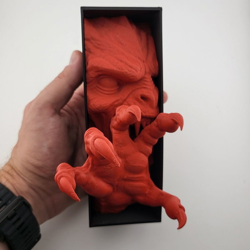 Demon Bookshelf Insert like new, 17x6 cm