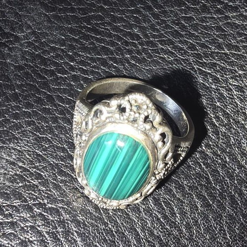 Women's silver ring like new