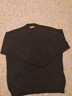 Black pullover new, size M