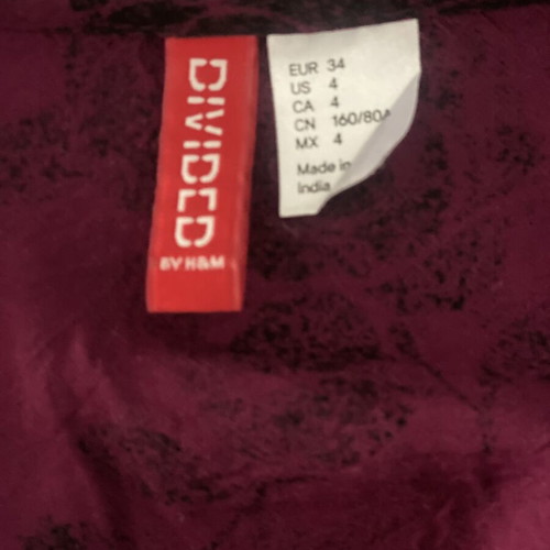 H&M Divided Red Rose Button Up Tank Top size XS like new, purple