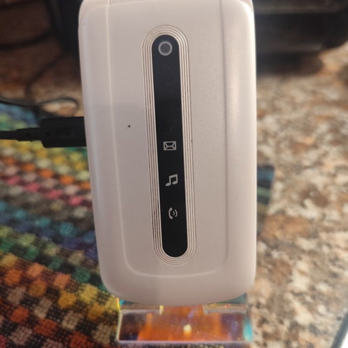 ZTE R340E phone like new, dual SIM, large buttons, white