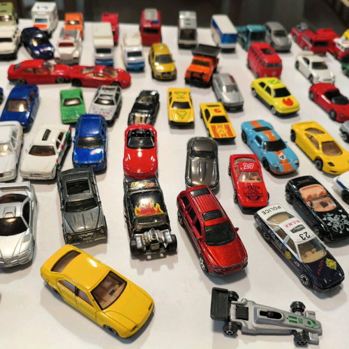 Toy cars used, pack of 88, mostly metal