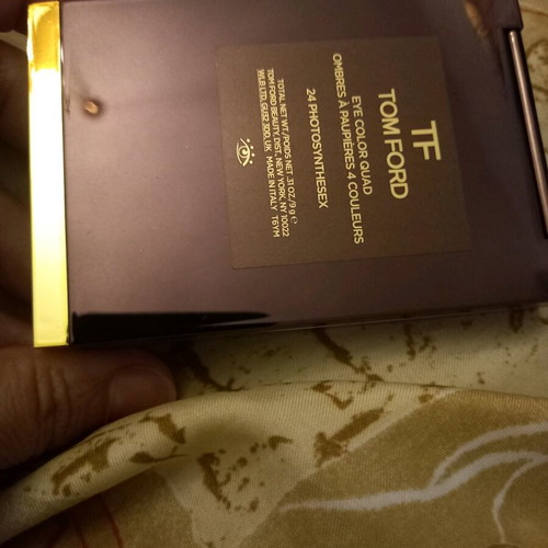 Eyeshadow palette new with brushes and velvet case Tomorrow