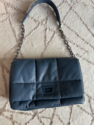 Zara blue quilted shoulder bag like new with chain strap