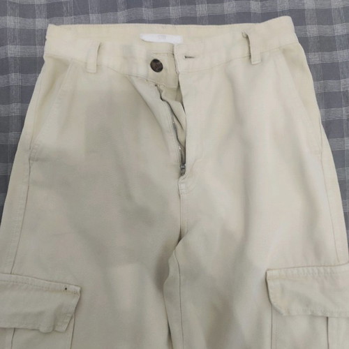 Cargo Stradivarius 38 beige size 8 in excellent condition with box