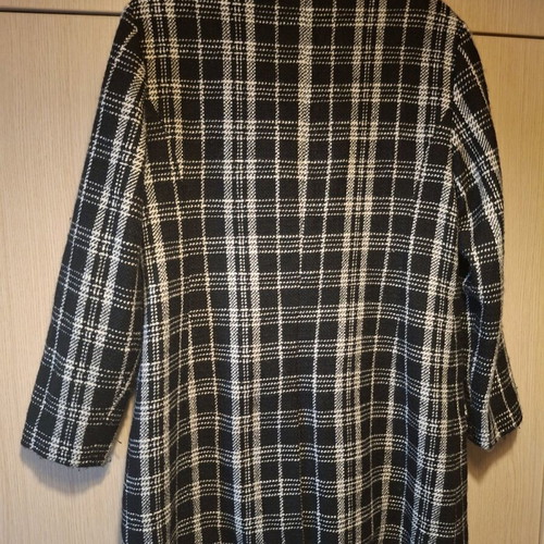 One touch coat like new, size L, black and white