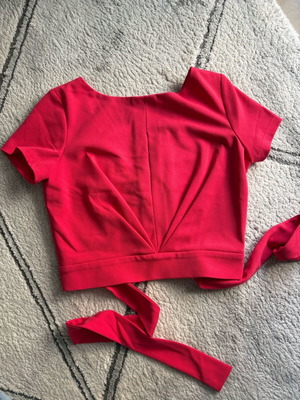 Crop top like new, coral color, Desiree, size M