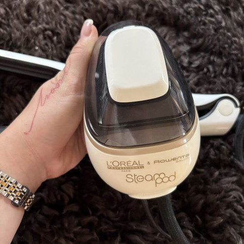 L’Oréal SteamPod 3 hair straightener used