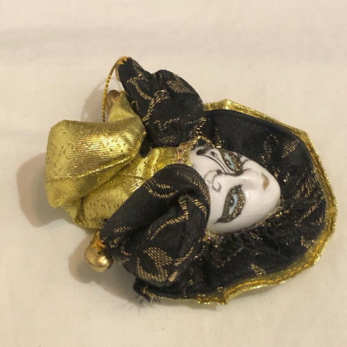 Decorative mask magnetic or hanging like new