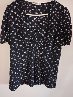 Mango floral blouse black used, size L