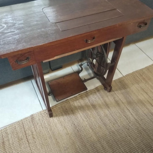 Veritas sewing machine used with cabinet
