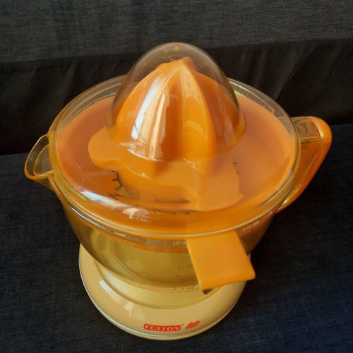 Fulton Electric Juicer like new, 1 liter capacity, dual direction