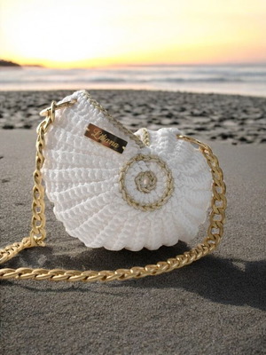 Handmade Shell Shoulder Bag black and white