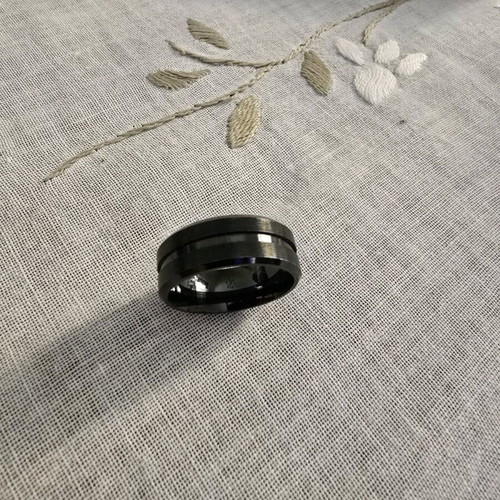 Men's rings like new, pack of 8, black and gray