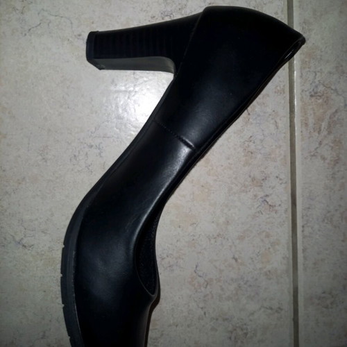 Black pumps size 37 like new