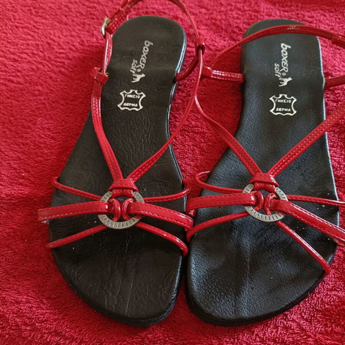 Boxer women's sandals size 39 red like new, leather