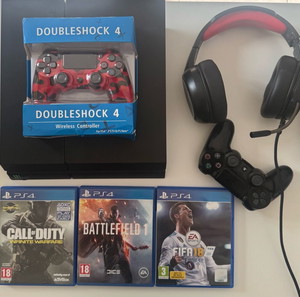 Playstation 4 Console + games and 2 controllers + bonus headphones