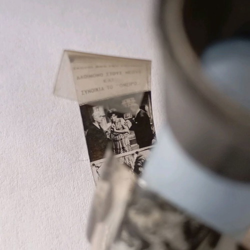 Stereoscopic toy used with frames from Aloimono stous neous movies