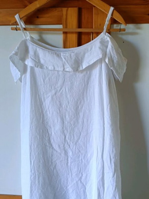 Blanc du Nil dress like new, off-shoulder with adjustable straps, white, size L