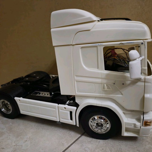 Tamiya Scania R470 1/14 Remote Control Tractor new with lights and sounds