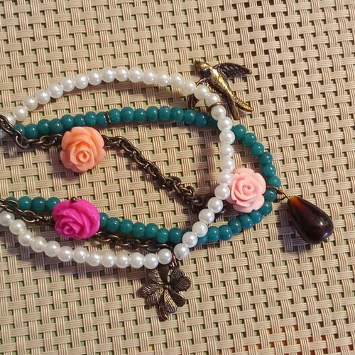 Handmade bracelet with pearls, turquoise beads and charms