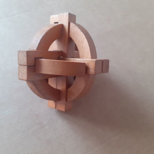 Metal and wooden puzzle like new, set of 2 pieces