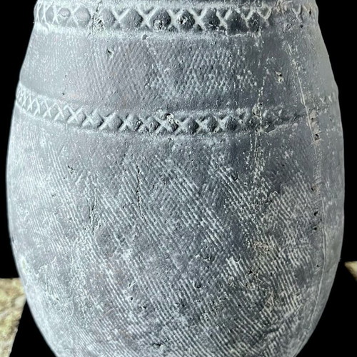 Ceramic vase used with geometric lattice design, gray-white