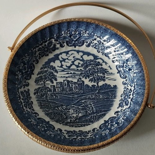 Πιάτο vintage Αγγλική πορσελάνη μεταχειρισμένο με χρυσό τελείωμα και χερούλι