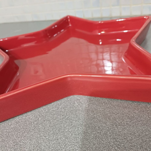Star-shaped red plate used, 40cm