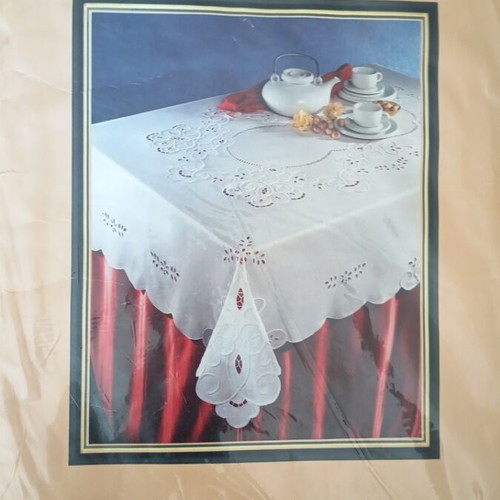 Tablecloth 130x170 cm, 100% cotton, white embossed embroidery