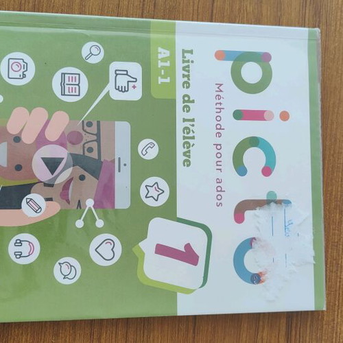 Picto A1 French books like new, set of 2
