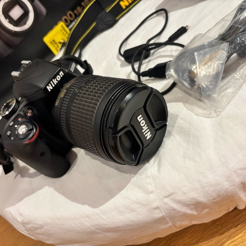Nikon D3300 DSLR with AF-S DX NIKKOR 18-105mm VR lens like new