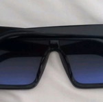 Square sunglasses, black