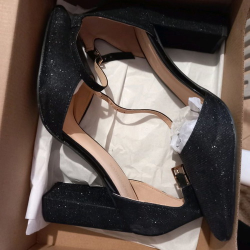 High-heeled shoes used, black, size 40