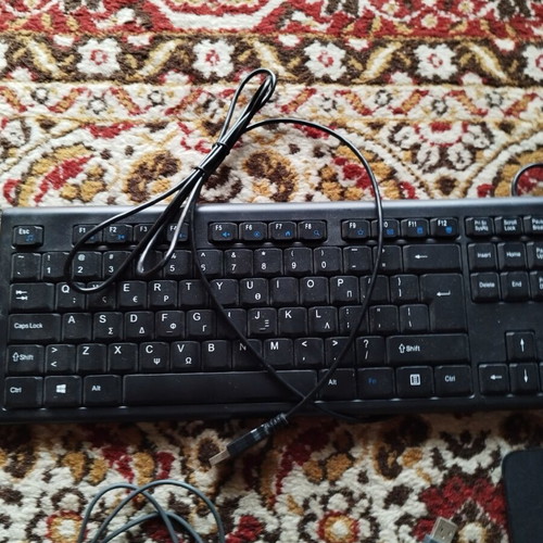 Keyboard mouse and mouse pad set like new