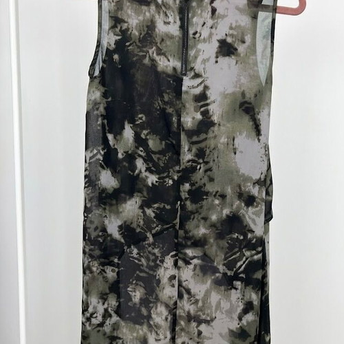 H&M Divided Tie-Dye Print Shirt like new, size S, black and grey