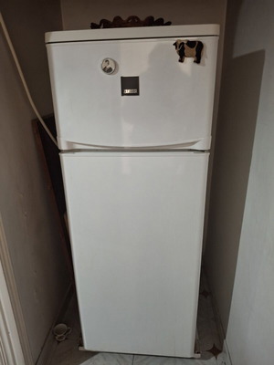 Zanussi refrigerator like new, standard size, not No Frost