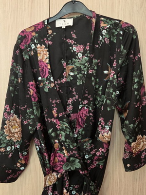 Teem long dress with belt, like new, black with colorful patterns