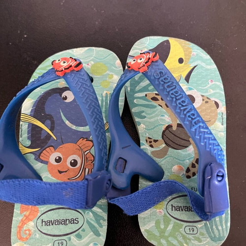 Havaianas children's flip flops size 19 like new, blue