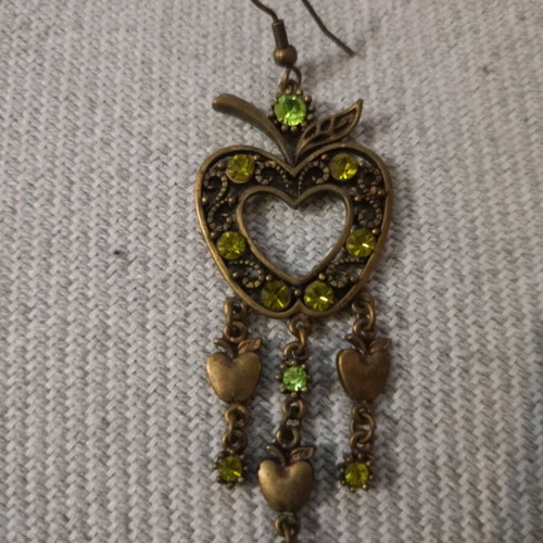 Bronze earrings with green beads like new