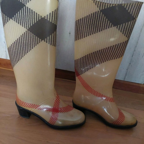 Burberry rain boots like new, size 38, beige multicolor
