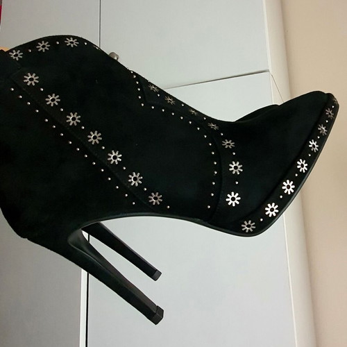 Lola Cruz ankle boots new, black natural suede with metal details, size 38