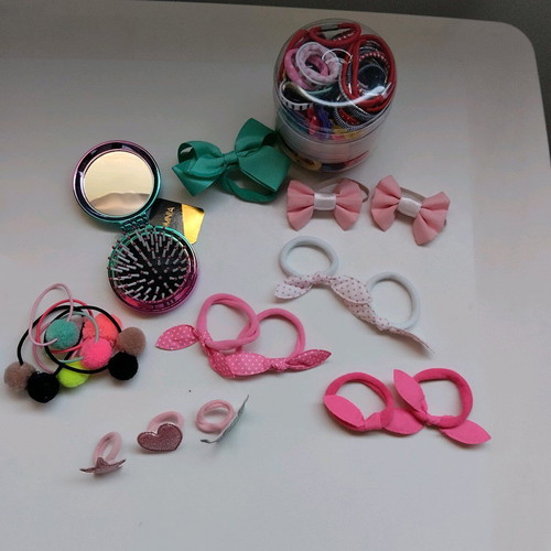 Hair clips like new, elastic and bows